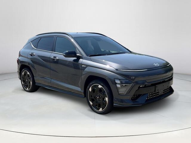 Hyundai Kona Electric N Line 64.8 kWh | Apple Carplay / Android Auto | 360 graden camera | Stoel Verwarming / Koeling | Stuur Verwarming | Schuif / Kanteldak | LED-Verlichting | Elektrische Kofferbak |
