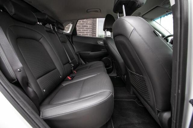 Hyundai Kona EV Premium 64 kWh | Fase 3 | Stoelventilatie | Achterbankverw. | Adpt. cruise