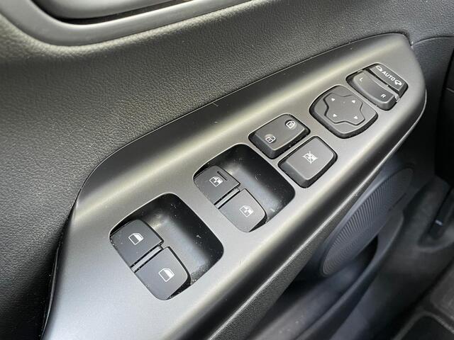 Hyundai Kona EV Premium 64 kWh | SOH 100% | Stoelverw. + ventilatie | Prem. audio | Adpt. cruise
