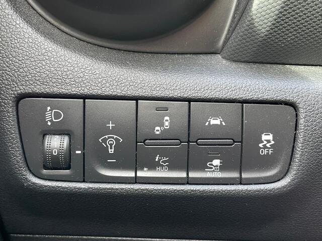 Hyundai Kona EV Premium 64 kWh | SOH 100% | Stoelverw. + ventilatie | Prem. audio | Adpt. cruise