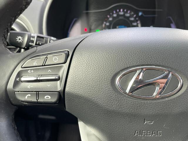 Hyundai Kona EV Premium 64 kWh | SOH 100% | Stoelverw. + ventilatie | Prem. audio | Adpt. cruise