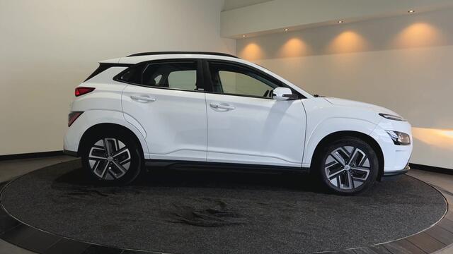 Hyundai Kona EV Comfort 39 kWh SOH 95,2% | Verwarmde stoelen | Digitaal dashboard | Warmtepomp | Navigatie