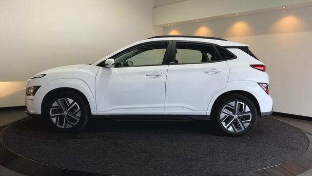 Hyundai Kona EV Comfort 39 kWh SOH 95,2% | Verwarmde stoelen | Digitaal dashboard | Warmtepomp | Navigatie