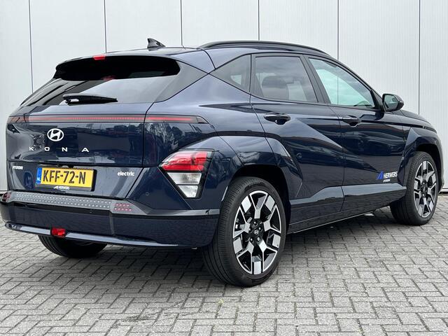 Hyundai Kona Electric Long Range Pure Edition 64.8 kWh / (Dynamische) Navigatie / 3 Fase / Batterijconditionering / Apple CarPlay & Android Auto / Stoel & Stuurverwarming / 19 Inch Lichtmetalen Velgen / Parkeersensoren Voor + Achter / Achteruitrijcamera /