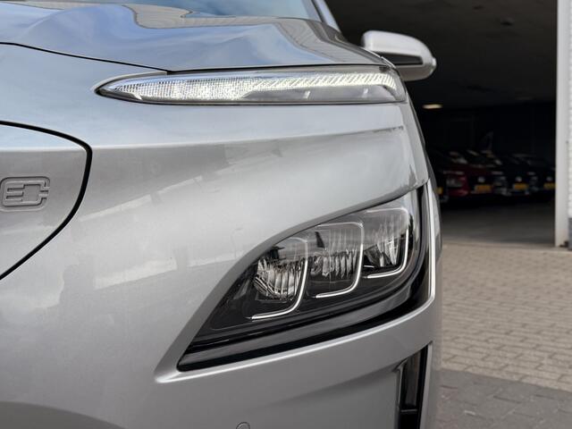 Hyundai Kona EV Premium 64 kWh 3 fase | Luxe uitvoering | Navigatie | HUD | Leder