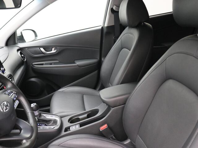 Hyundai Kona 1.6 GDI HEV Premium / Lederen bekleding / HUD Display / Navigatie / Adaptieve Cruise Control / Elektrisch stoel voor / Stoel verwarming & koeling voor / NL Auto / Historie aanwezig /