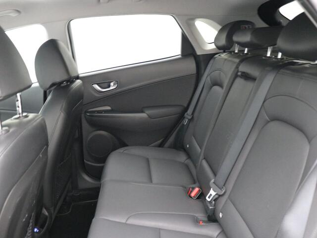 Hyundai Kona 1.6 GDI HEV Premium / Lederen bekleding / HUD Display / Navigatie / Adaptieve Cruise Control / Elektrisch stoel voor / Stoel verwarming & koeling voor / NL Auto / Historie aanwezig /