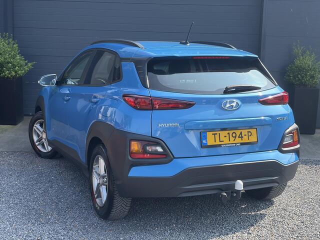Hyundai Kona 1.0T Essence 2e Eigenaar,Trekhaak,Camera,Carplay,Navi,Clima,Cruise,6 Bak,N.A.P,120pk,Lm velgen,Rijstrooksensor,Pdc,Apk tot 03-2027