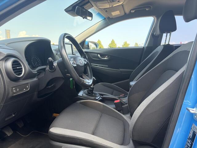 Hyundai Kona 1.0T Essence 2e Eigenaar,Trekhaak,Camera,Carplay,Navi,Clima,Cruise,6 Bak,N.A.P,120pk,Lm velgen,Rijstrooksensor,Pdc,Apk tot 03-2027