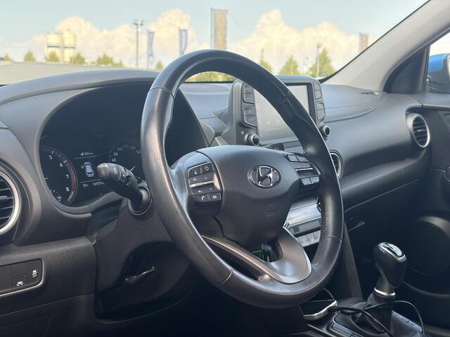 Hyundai Kona 1.0T Essence 2e Eigenaar,Trekhaak,Camera,Carplay,Navi,Clima,Cruise,6 Bak,N.A.P,120pk,Lm velgen,Rijstrooksensor,Pdc,Apk tot 03-2027