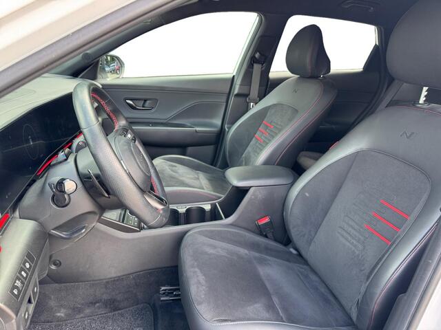 Hyundai Kona 1.6 GDI 140pk HEV N Line | TREKHAAK | ALCANTARA BEK. | BLIND SPOT & 360o CAMERA | STOEL VERW. & VENTILATIE | AUTOMAAT |