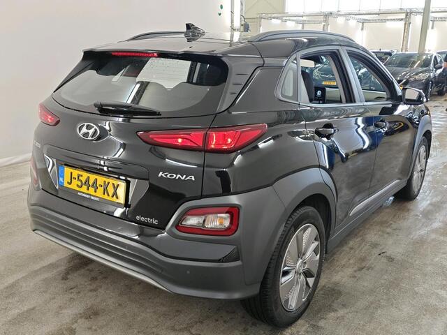 Hyundai Kona EV COMFORT 64 KWH (100% SOH) I 3-FASE LADEN I WARMTEPOMP I ADAPTIVE CRUISE CONTROL I P-CAMERA