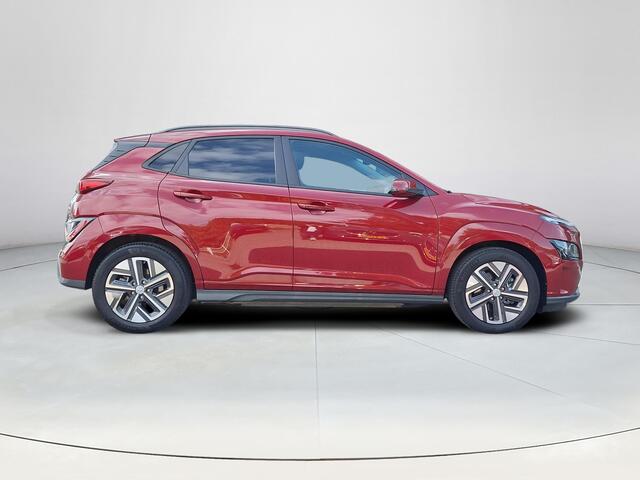 Hyundai Kona EV Fashion 64 kWh | Trekhaak | Apple Carplay/Android Auto | Achteruitrijcamera | Lichtmetalen velgen | Climate control | Navigatie |