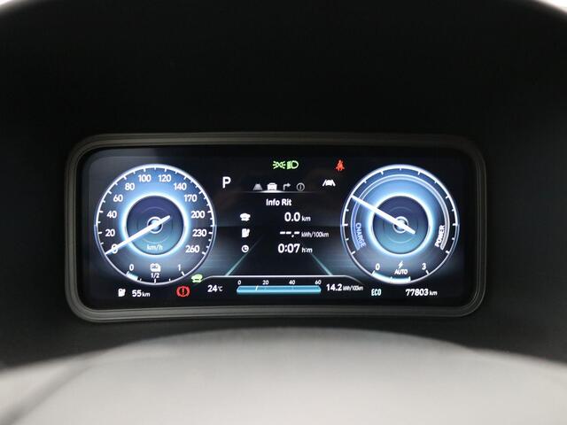 Hyundai Kona EV Fashion 39 kWh / SOH 99,2% / Warmtepomp / Adaptieve Cruise / HUD / Camera / Parkeersensoren / Dodehoek Detectie / Navigatie / Apple Carplay / NL- Auto / Dealer Onderhouden / Fabrieksgarantie tot 13-02-2028 /