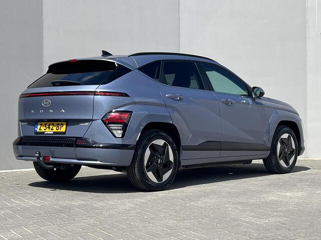 Hyundai Kona Electric Comfort Smart 65.4 kWh / Trekhaak afneembaar 750 kg / CCS snel laden / HUD / Stuur- en stoelverwarming / Navi / Apple Carplay Android / 18" LM wielen /