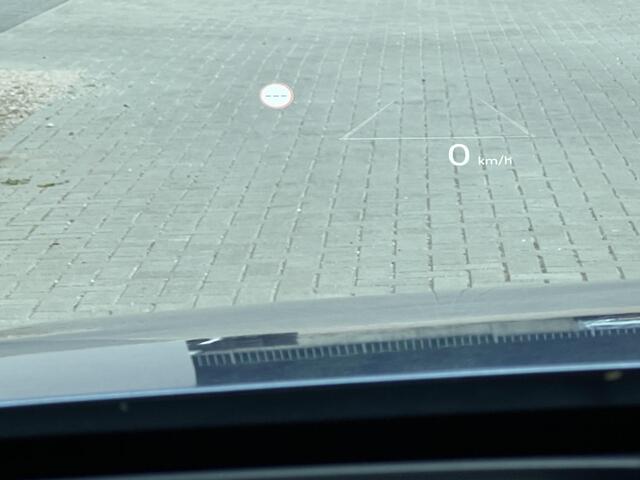 Hyundai Kona Electric Comfort Smart 65.4 kWh / Trekhaak afneembaar 750 kg / CCS snel laden / HUD / Stuur- en stoelverwarming / Navi / Apple Carplay Android / 18" LM wielen /