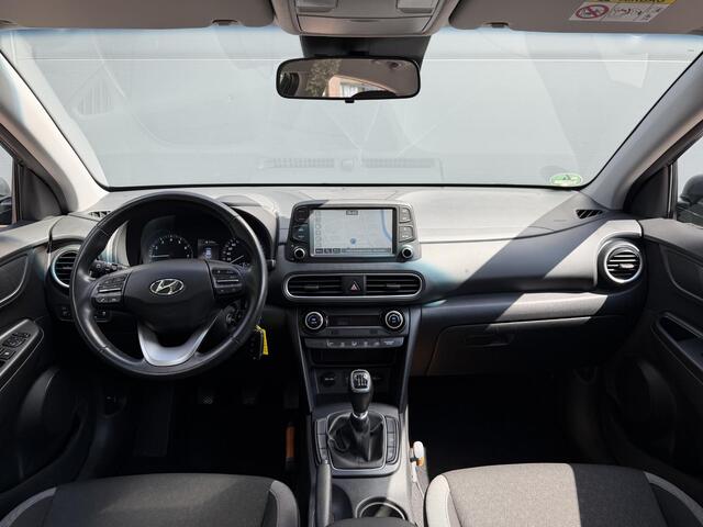 Hyundai Kona 1.0T Essence / Dealer Onderhouden / Trekhaak / 1200KG Trekgewicht / Navigatie / Achteruitrijcamera / Krell Audio / Parkeersensoren Achter / All-Season Banden /