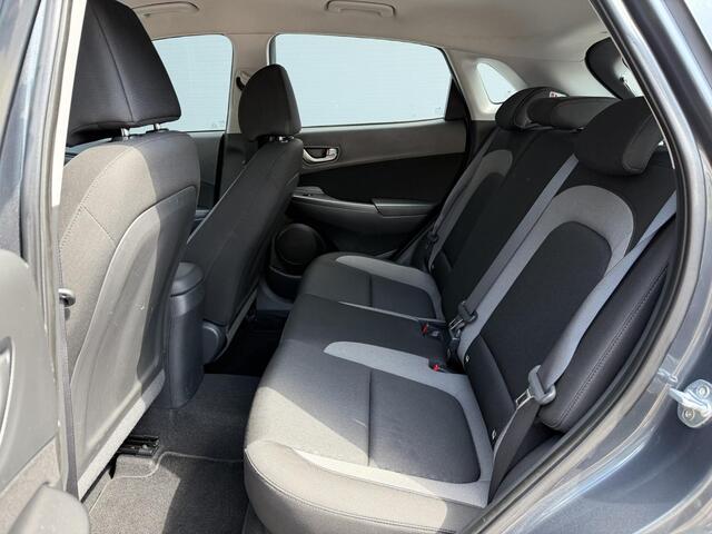 Hyundai Kona 1.0T Essence / Dealer Onderhouden / Trekhaak / 1200KG Trekgewicht / Navigatie / Achteruitrijcamera / Krell Audio / Parkeersensoren Achter / All-Season Banden /