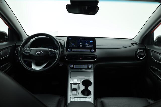 Hyundai Kona EV Premium 64 kWh | |Rijklaar ! |SOH 96.6% | Warmtepomp | HUD | Krell | Adapt. Cruise | Camera | Stoel- Stuurverw. | Keyless | Leder