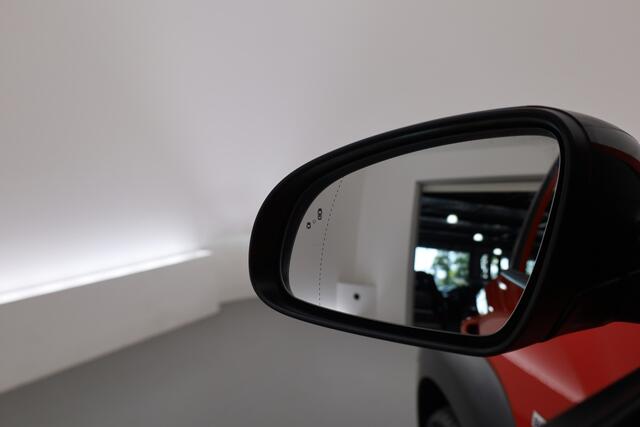 Hyundai Kona EV Premium 64 kWh | |Rijklaar ! |SOH 96.6% | Warmtepomp | HUD | Krell | Adapt. Cruise | Camera | Stoel- Stuurverw. | Keyless | Leder