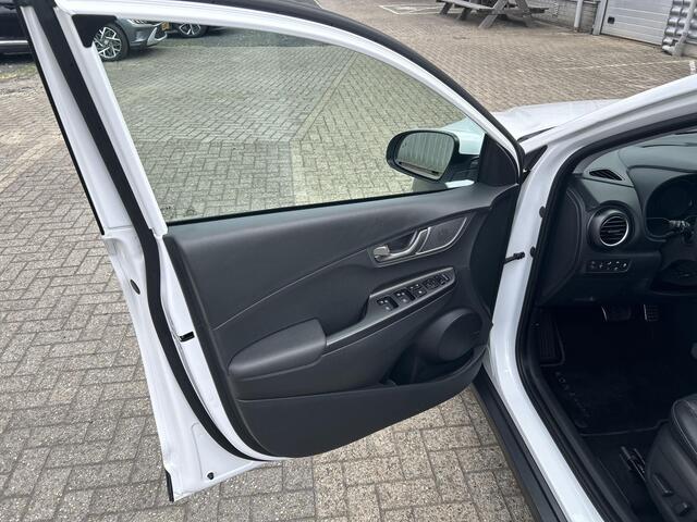 Hyundai Kona EV Limited 64 kWh | Automaat | Navigatie | Cruise Control | Climate Control | Parkeersensoren | Parkeercamera | Rijklaar! |