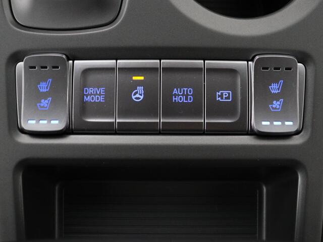 Hyundai Kona EV Premium 64 KWh | SOH 96.2% | Leder | Trekhaak | Head-up | Stoelventilatie | Stuur/stoel verwarming | Adaptive cruise | Camera | Park assist | Carplay | Dodehoek detectie | Krell sound |