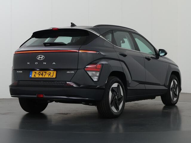Hyundai Kona Electric Comfort 65.4 kWh | SOH 97% | Nieuw Model | Navigatie | Camera | Apple CarPlay/Android Auto | DAB | Adaptieve Cruise Control | LED | Sfeerverlichting | Vehicle to Load | Warmtepomp |