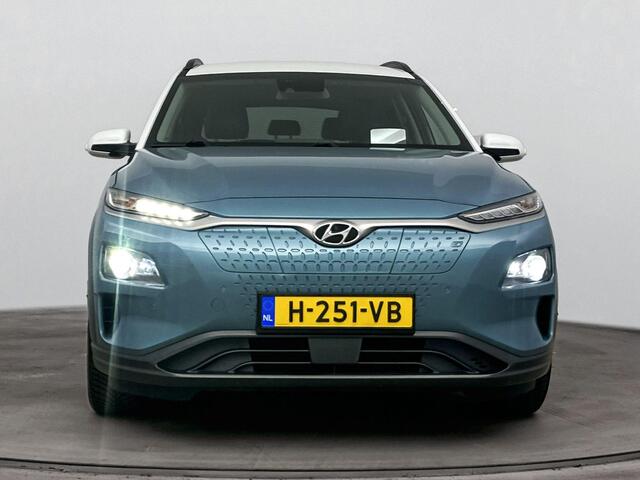 Hyundai Kona EV Premium 64 kWh | Stoelverwarming & verkoeling | Achteruitrij camera | Navigatie | Adaptive cruise | Side skirts | All season banden |
