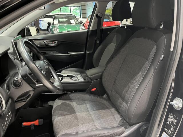 Hyundai Kona EV Fashion 64 kWh | SOH 91,6% | Navi | Adaptieve cruise control, Camera | Dodehoek bewaking Keyless entry | Apple carplay Android auto
