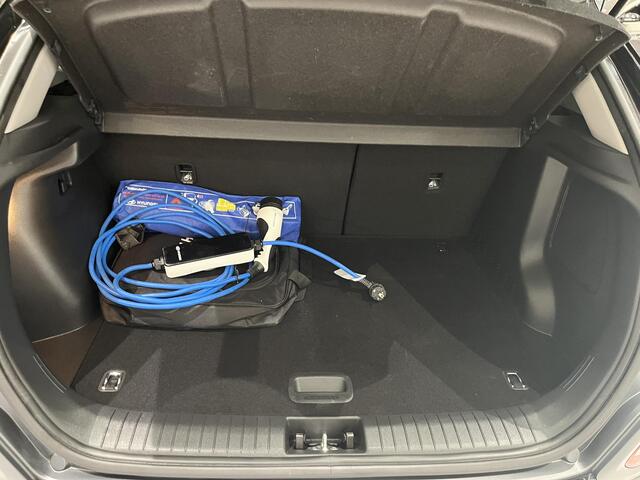 Hyundai Kona EV Fashion 64 kWh | SOH 91,6% | Navi | Adaptieve cruise control, Camera | Dodehoek bewaking Keyless entry | Apple carplay Android auto