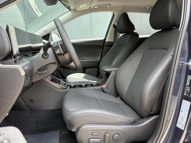 Hyundai Kona 1.6 GDI HEV Premium Sky / ¤ 4.500,- voorraad voordeel / Prijs is rijklaar / Schuif/Kanteldak / Voorstoel verkoeling en verwarming / Achterbank verwarming / Apple Carplay/Android Auto / Airco / Ledere bekleding /