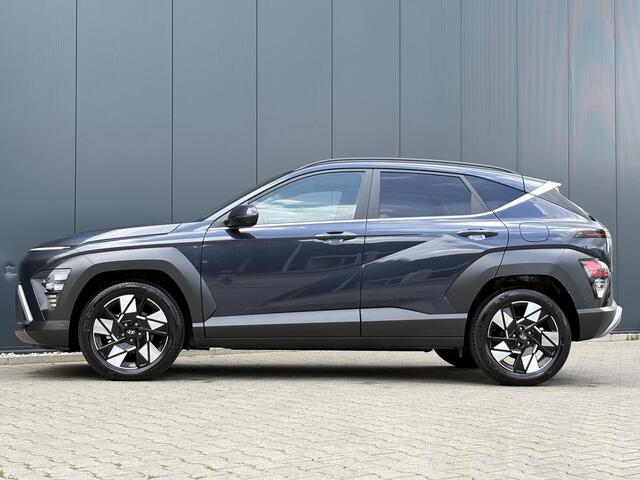 Hyundai Kona 1.6 GDI HEV Premium Sky / ¤ 4.500,- voorraad voordeel / Prijs is rijklaar / Schuif/Kanteldak / Voorstoel verkoeling en verwarming / Achterbank verwarming / Apple Carplay/Android Auto / Airco / Ledere bekleding /