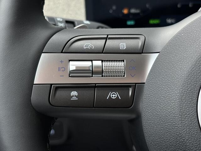 Hyundai Kona 1.6 GDI HEV Premium Sky / ¤ 4.500,- voorraad voordeel / Prijs is rijklaar / Schuif/Kanteldak / Voorstoel verkoeling en verwarming / Achterbank verwarming / Apple Carplay/Android Auto / Airco / Ledere bekleding /