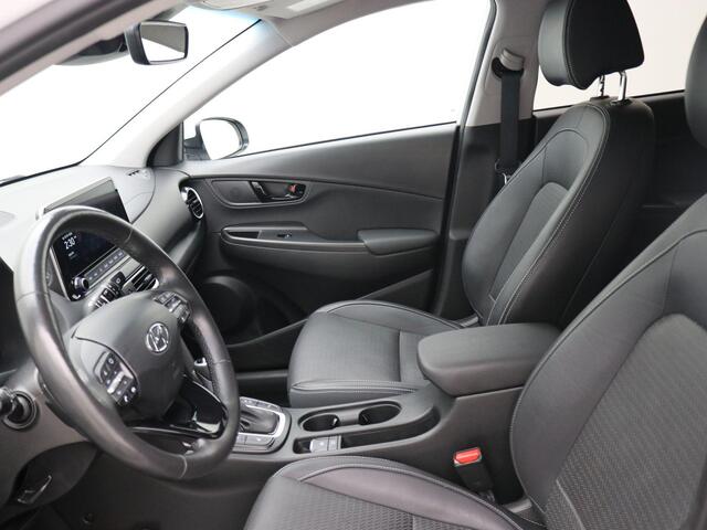 Hyundai Kona 1.6 GDI HEV Premium / Trekhaak / Lederen bekleding / HUD Display / Navigatie / Adaptieve Cruise Control / Elektrisch stoel voor / Stoel verwarming & koeling voor / 1ste eigenaar / NL Auto / Dealeronderhouden/