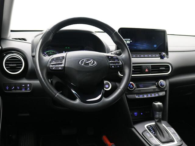 Hyundai Kona 1.6 GDI HEV Premium / Trekhaak / Lederen bekleding / HUD Display / Navigatie / Adaptieve Cruise Control / Elektrisch stoel voor / Stoel verwarming & koeling voor / 1ste eigenaar / NL Auto / Dealeronderhouden/
