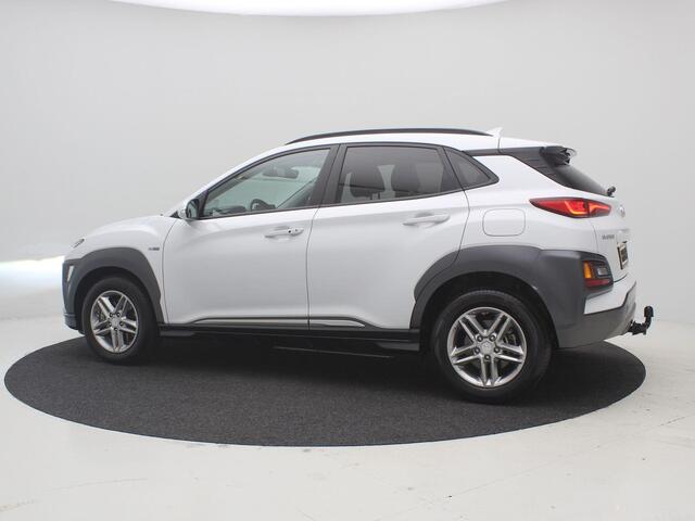 Hyundai Kona 1.6 GDI HEV Premium / Trekhaak / Lederen bekleding / HUD Display / Navigatie / Adaptieve Cruise Control / Elektrisch stoel voor / Stoel verwarming & koeling voor / 1ste eigenaar / NL Auto / Dealeronderhouden/