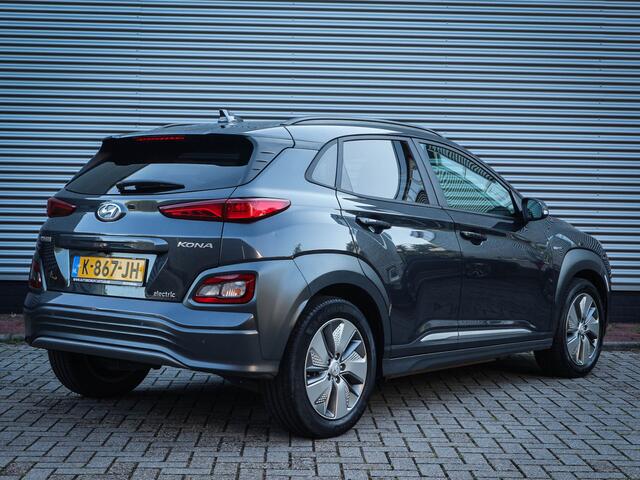 Hyundai Kona EV Fashion 64 kWh Clima | Cruise | Navi | Pdc | Camera | Led | Lichtmetaal | 3 fase lader