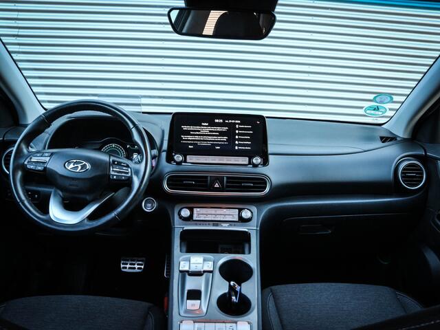 Hyundai Kona EV Fashion 64 kWh Clima | Cruise | Navi | Pdc | Camera | Led | Lichtmetaal | 3 fase lader