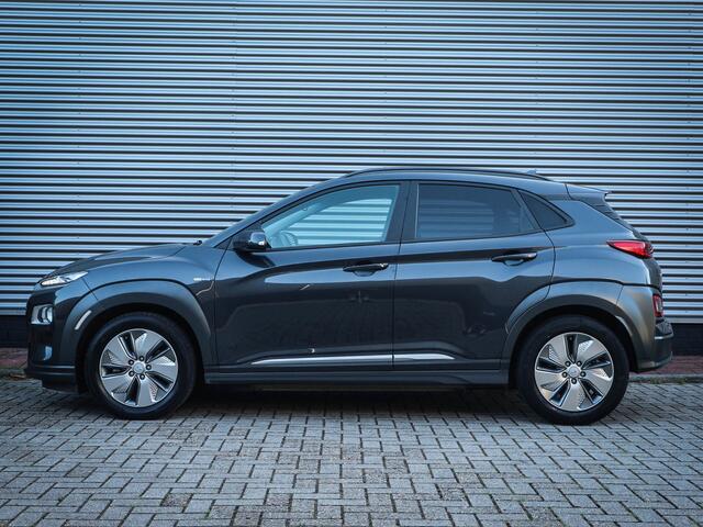 Hyundai Kona EV Fashion 64 kWh Clima | Cruise | Navi | Pdc | Camera | Led | Lichtmetaal | 3 fase lader