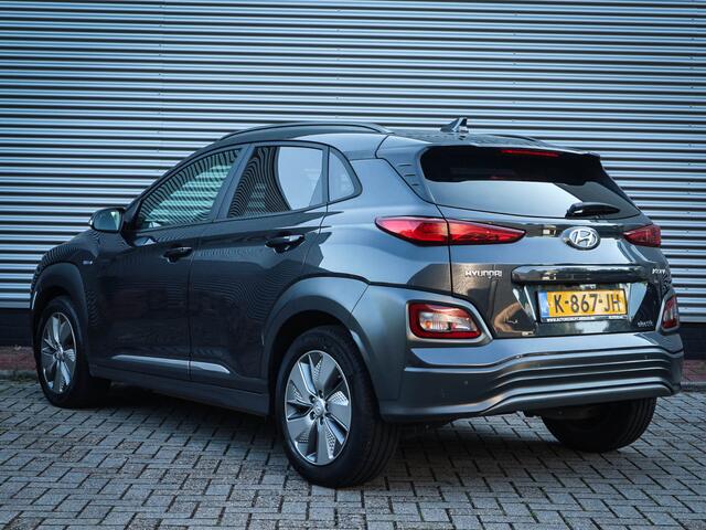 Hyundai Kona EV Fashion 64 kWh Clima | Cruise | Navi | Pdc | Camera | Led | Lichtmetaal | 3 fase lader