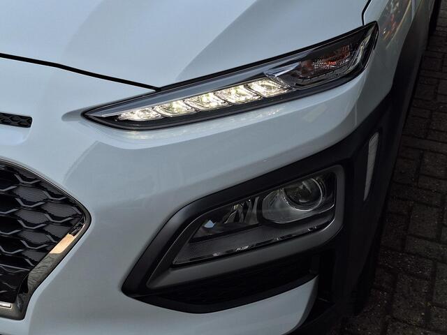 Hyundai Kona 1.6 GDI HEV Fashion | Trekhaak | Cruise control | Navigatiesysteem | Achteruitrijcamera | Lichtmetalenvelgen | Parkeersensoren achter | Climate control |