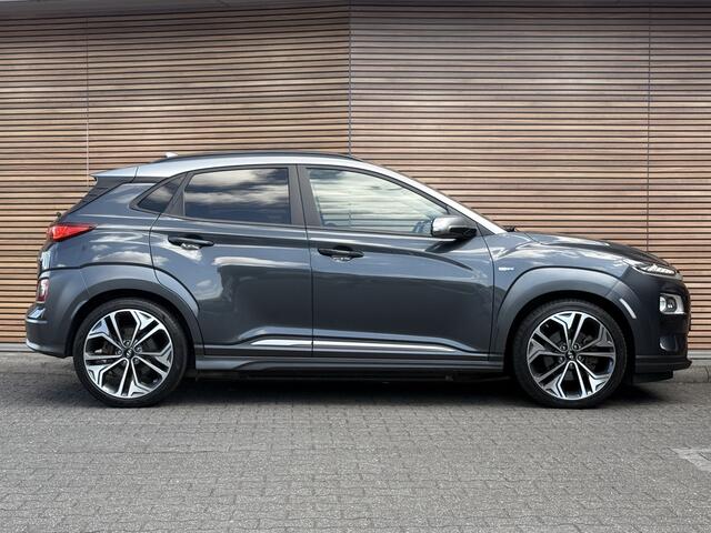 Hyundai Kona EV Premium 64 kWh Leer / Head-Up / Stoel verwarming & Koeling / Winterbanden