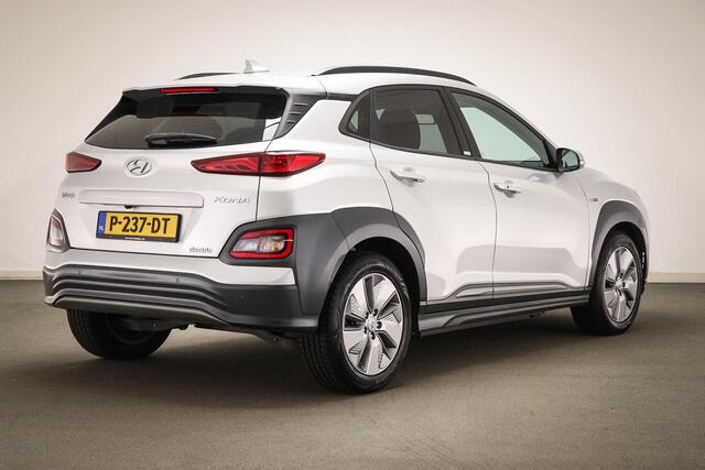 Hyundai Kona EV Fashion Sky 64 kWh | STUURVERWARMING | DAB | DRAADLOZE LADER | APPLE | CAMERA