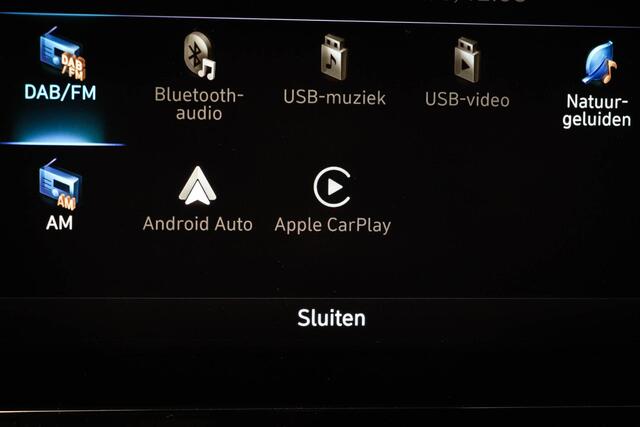 Hyundai Kona EV Fashion Sky 64 kWh | STUURVERWARMING | DAB | DRAADLOZE LADER | APPLE | CAMERA