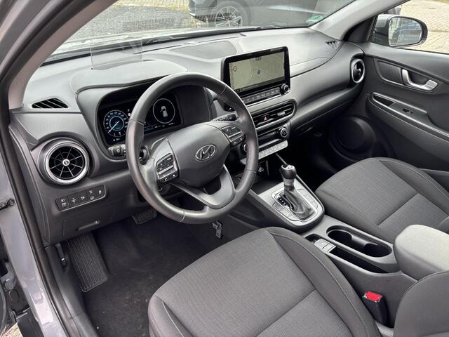 Hyundai Kona 1.6 GDI HEV Fashion Sky | SChuif- kanteldak | Trekhaak | Head-up display | Adaptieve cruise control | Dodehoekdetectie |