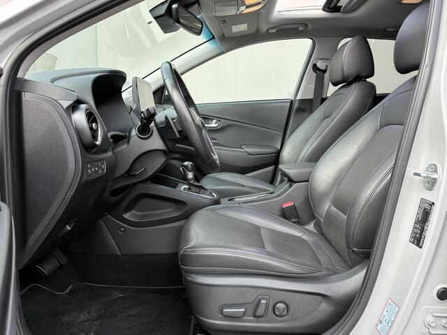 Hyundai Kona 1.6 GDI HEV Premium Sky / Fabrieksgarantie t/m 07-2027 / Schuif/open dak / Stoelverwarming / Lederen bekleding / Achteruitrijcamera / Apple CarPlay/Android Auto / Navigatiesysteem /