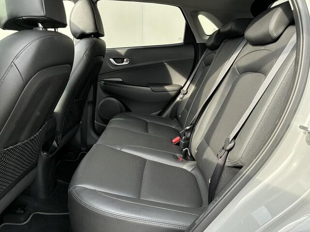 Hyundai Kona 1.6 GDI HEV Premium Sky / Fabrieksgarantie t/m 07-2027 / Schuif/open dak / Stoelverwarming / Lederen bekleding / Achteruitrijcamera / Apple CarPlay/Android Auto / Navigatiesysteem /