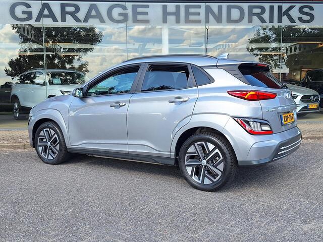 Hyundai Kona EV Comfort Smart 64 kWh | SOH: 97,3% | 3 Fase | Warmtepomp | Climate | Stoel-verwarming | Camera | CC |