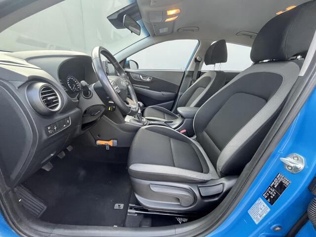 Hyundai Kona 1.0T Comfort / Afneembare Trekhaak (1.200KG) / 100% Dealeronderhouden / 1e Eigenaar / Navigatie DMV Apple Carplay&Android Auto / Dab / Achteruitrij Camera / Lichtmetalen Velgen 16" /