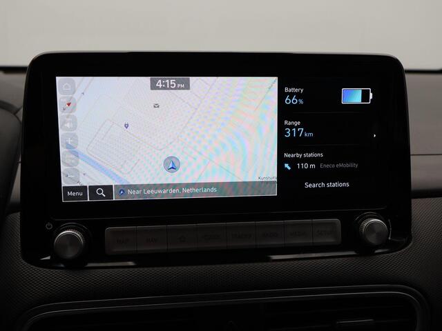 Hyundai Kona EV Fashion 64 kWh 205 Pk | Krell Audio | Adaptive Cruise | Navigatie | Keyless | Leder Stuurwiel | Trekhaak | 17 Inch